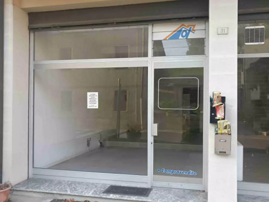 Immagine 1 di Ufficio in vendita  in via verona a Bardolino