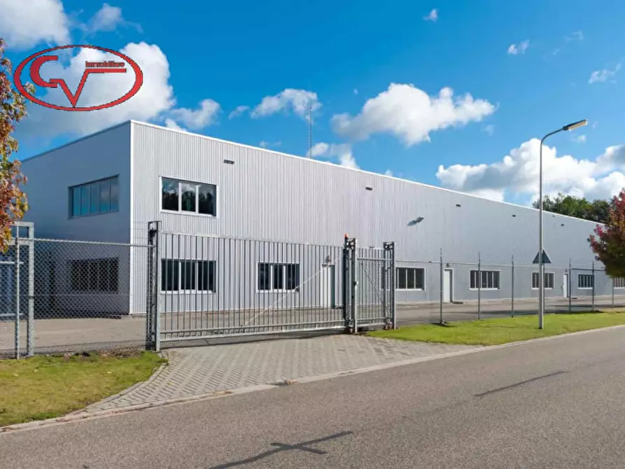 Immagine 1 di Laboratorio in vendita  in levane a Montevarchi