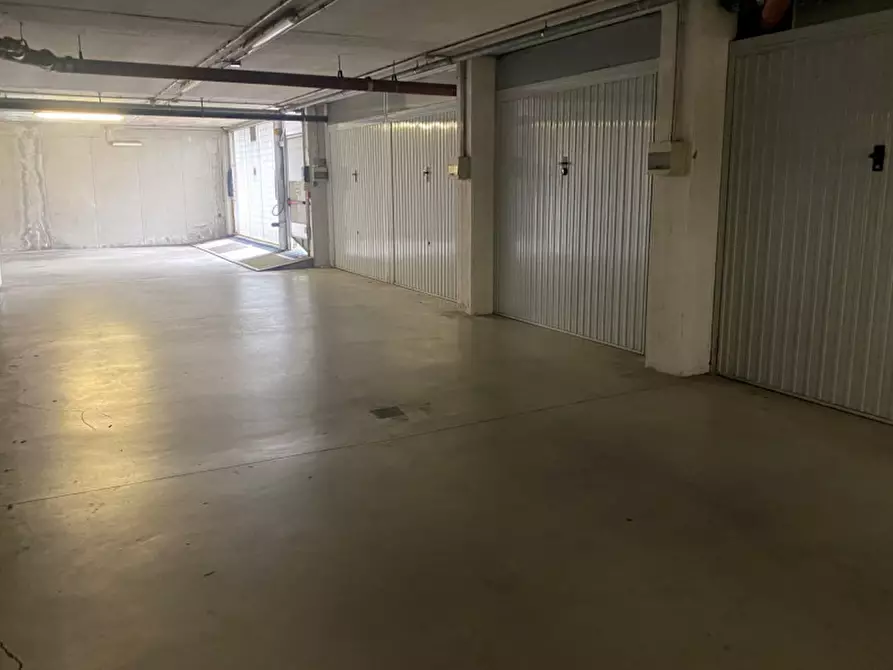 Immagine 1 di Garage in vendita  in Via Lazio a Rubano