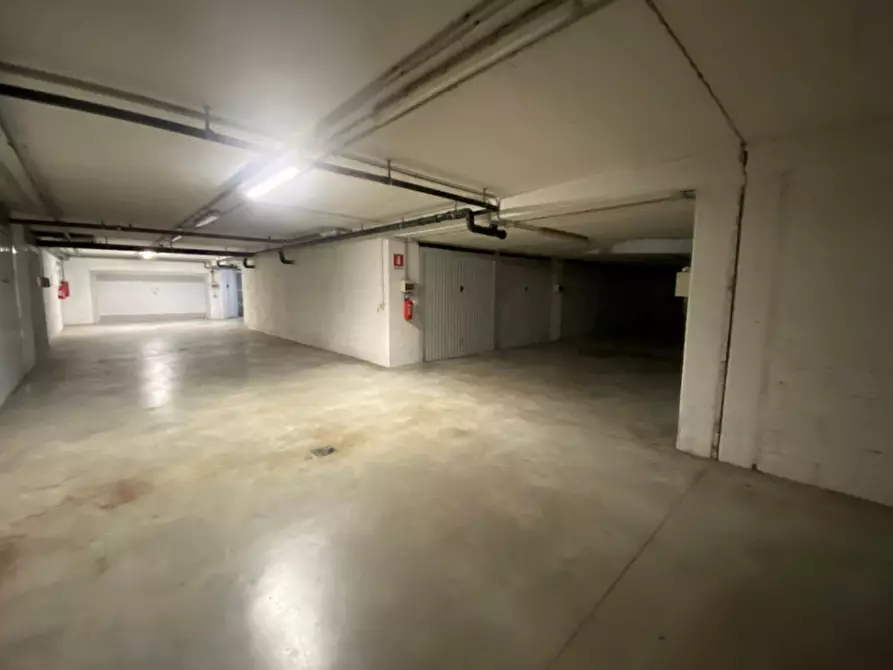 Immagine 2 di Garage in vendita  in Via Lazio a Rubano