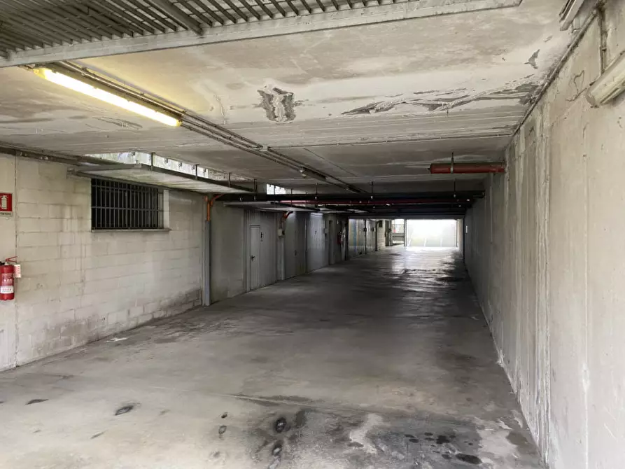Immagine 4 di Garage in vendita  in Via Lazio a Rubano