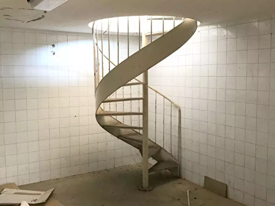 Immagine 5 di Negozio in vendita  in Via Pascoli a Rovigo