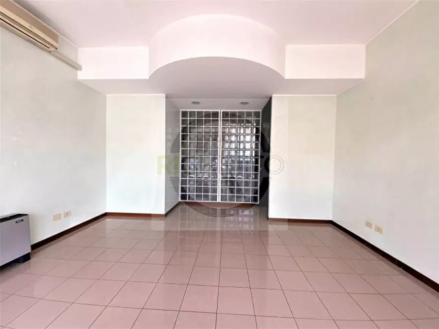 Immagine 1 di Negozio in affitto  a Limena