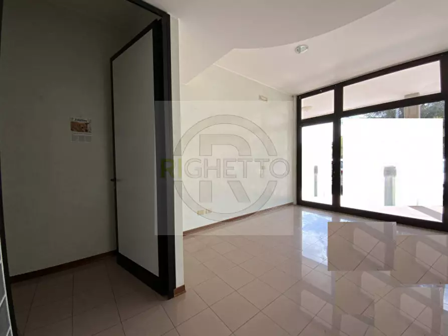 Immagine 3 di Negozio in affitto  a Limena