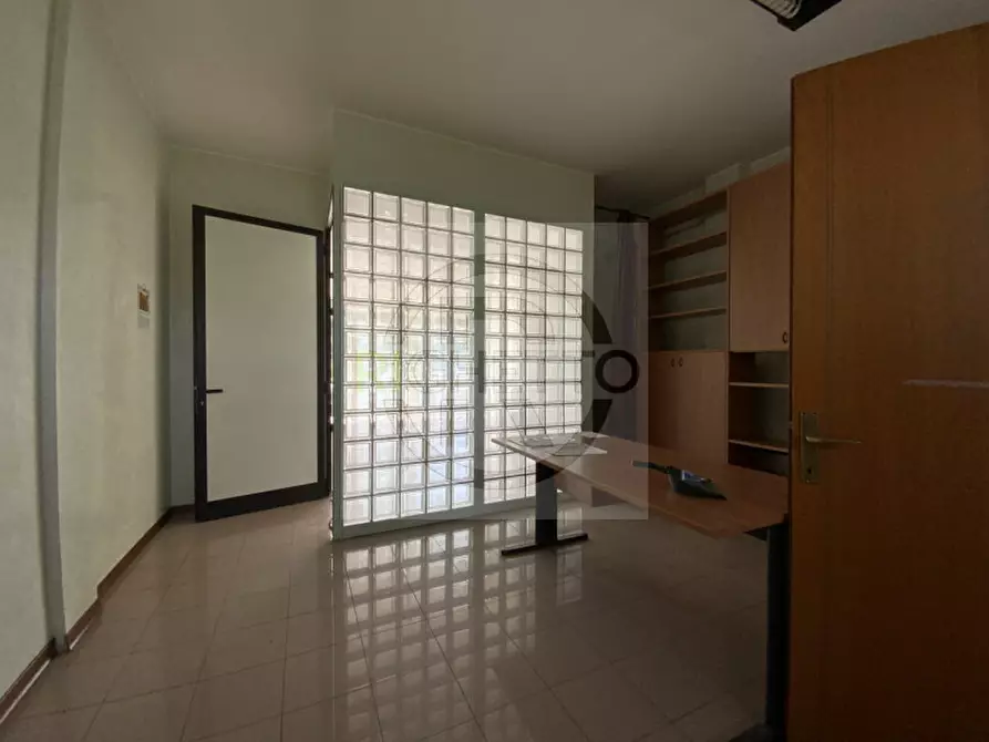 Immagine 9 di Negozio in affitto  a Limena