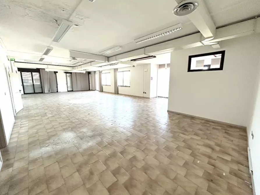 Immagine 4 di Ufficio in vendita  in via ausa a Coriano