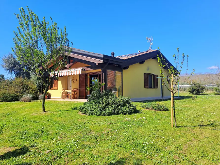 Immagine 1 di Villa in vendita  in Via Nuova a Tuoro Sul Trasimeno
