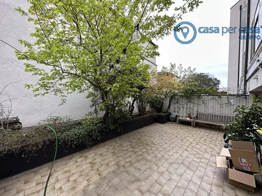 Immagine 2 di Negozio in vendita  a Rovigo