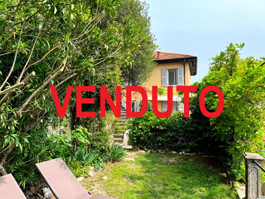 Immagine 1 di Villa in vendita  in VIA SALITA PELTRERA a Como