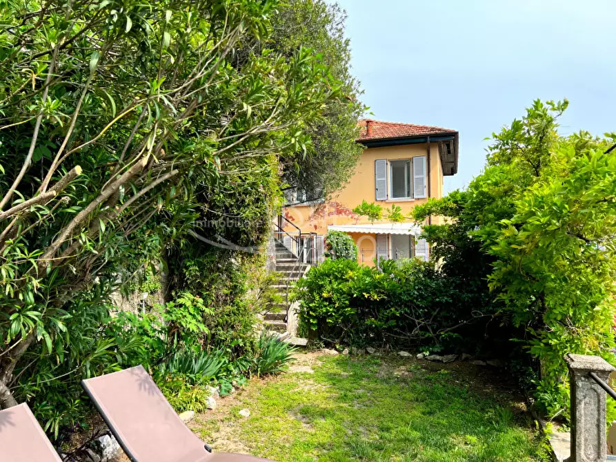 Immagine 1 di Villa in vendita  in VIA SALITA PELTRERA a Como
