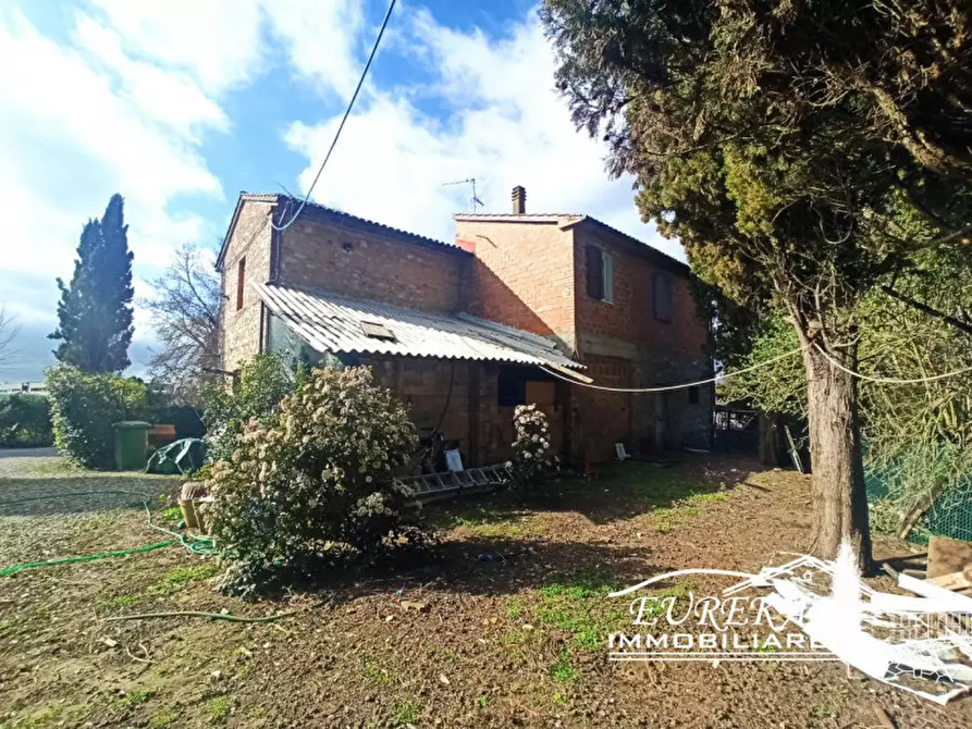 Immagine 25 di Rustico / casale in vendita  in Via Roma a Castiglione Del Lago