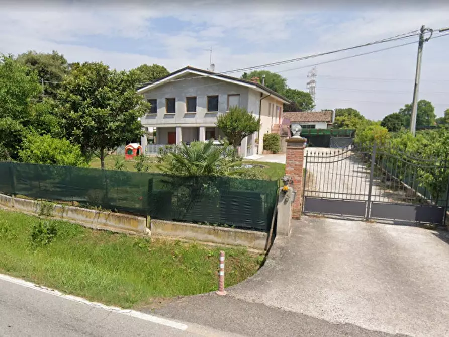 Immagine 2 di Casa bifamiliare in vendita  in Via Zero Branco a Mogliano Veneto