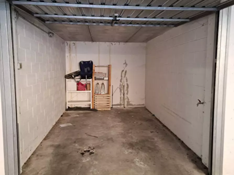 Immagine 1 di Garage in vendita  in Via Ponte San Martino a Cesena