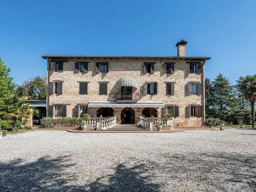Immagine 1 di Villa in vendita  in Via Cornarotta a Treviso