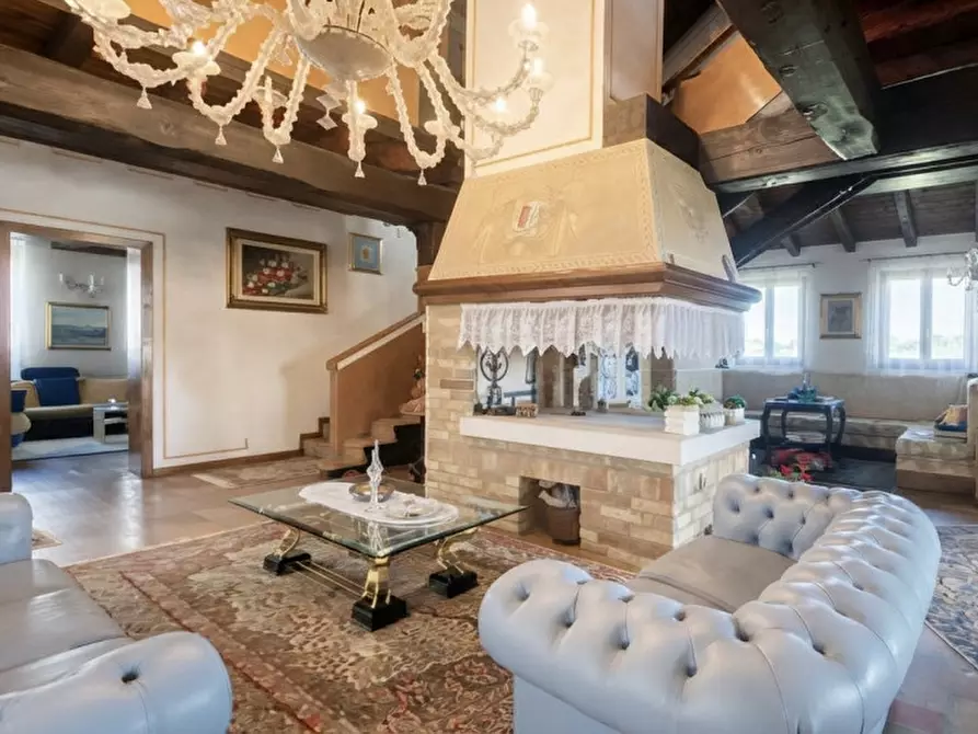 Immagine 7 di Villa in vendita  in Via Cornarotta a Treviso