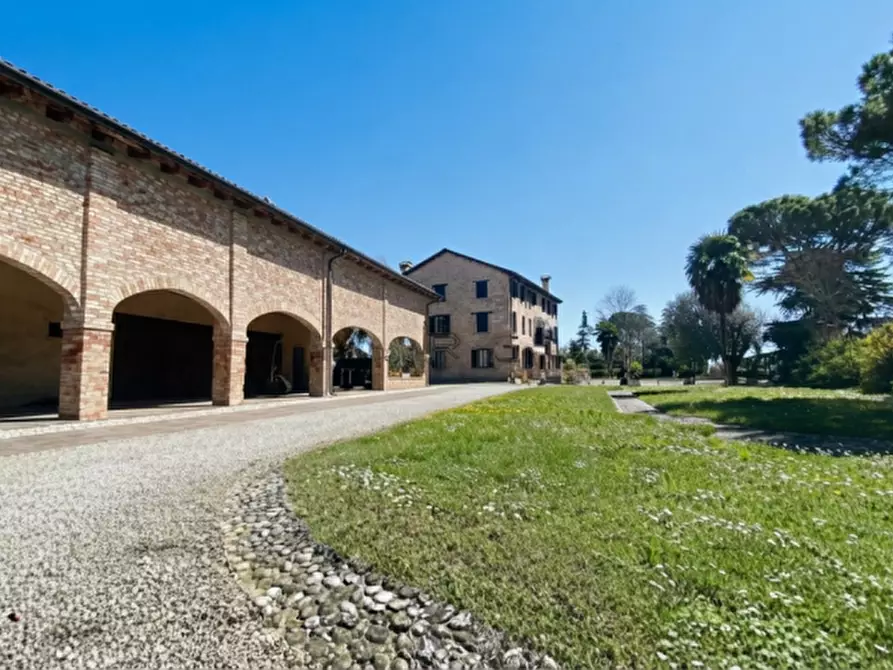 Immagine 8 di Villa in vendita  in Via Cornarotta a Treviso
