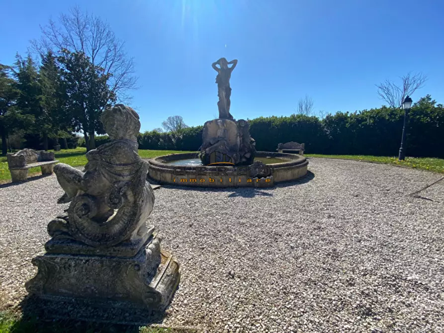 Immagine 36 di Villa in vendita  in Via Cornarotta a Treviso