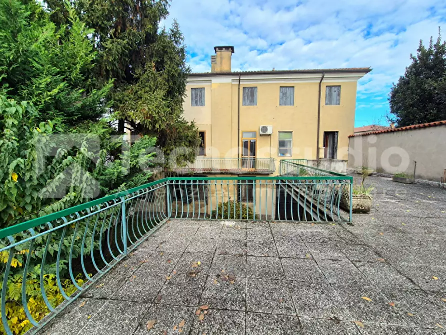 Immagine 3 di Palazzo in vendita  in via cardo a Cologna Veneta