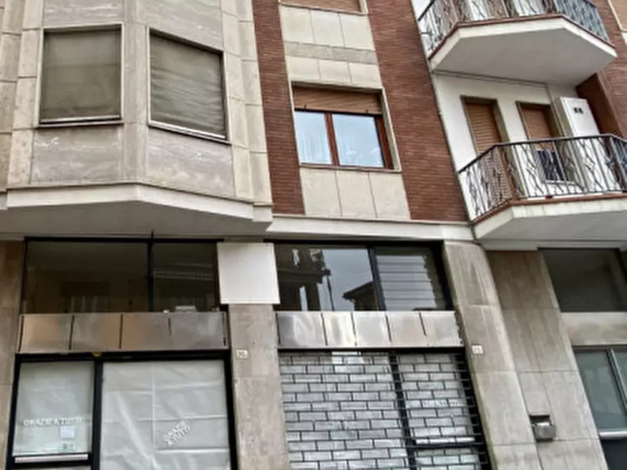 Immagine 3 di Negozio in affitto  in Via Cuneo 21 a Alba