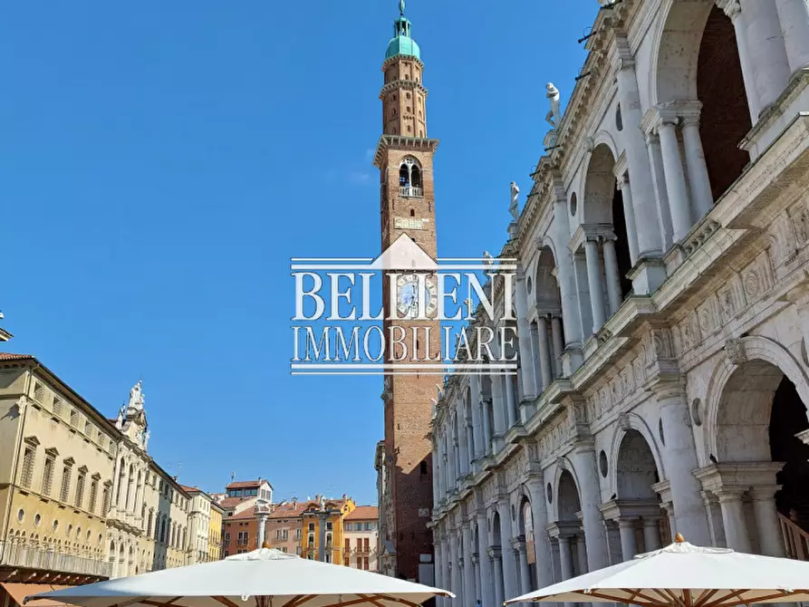 Immagine 1 di Negozio in affitto  in Piazza dei Signori a Vicenza