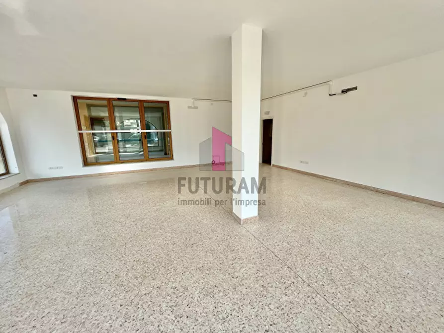 Immagine 2 di Negozio in affitto  in via bellodo a Marostica