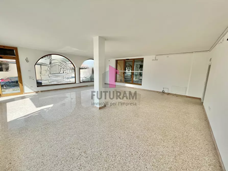 Immagine 3 di Negozio in affitto  in via bellodo a Marostica