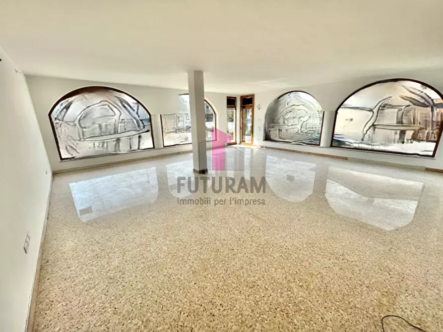 Immagine 4 di Negozio in affitto  in via bellodo a Marostica