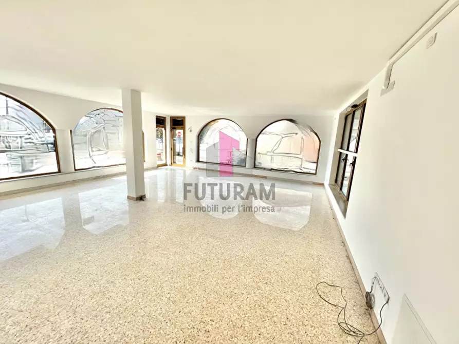 Immagine 10 di Negozio in affitto  in via bellodo a Marostica