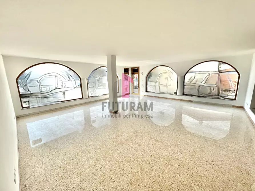 Immagine 11 di Negozio in affitto  in via bellodo a Marostica