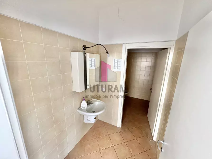 Immagine 12 di Negozio in affitto  in via bellodo a Marostica