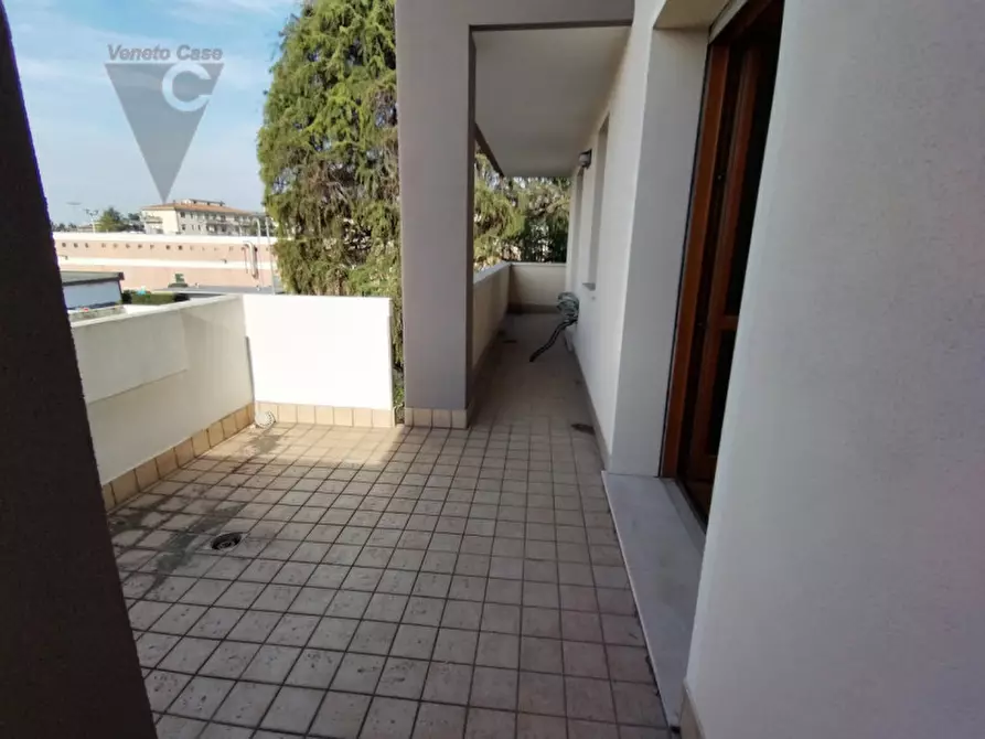 Immagine 11 di Appartamento in vendita  a Padova