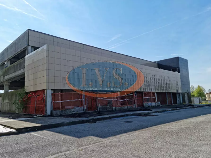 Immagine 2 di Capannone industriale in vendita  a Barbarano Mossano