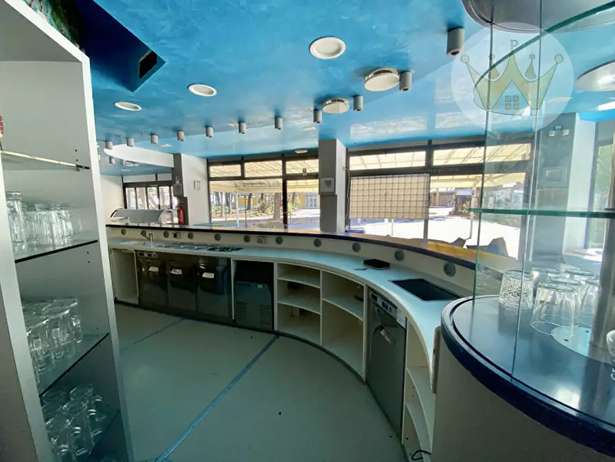 Immagine 5 di Attività commerciale in vendita  in viale dante alighieri 123 a Grado