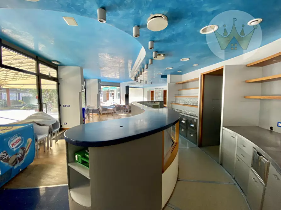 Immagine 8 di Attività commerciale in vendita  in viale dante alighieri 123 a Grado