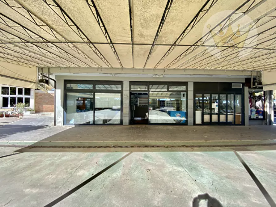 Immagine 12 di Attività commerciale in vendita  in viale dante alighieri 123 a Grado