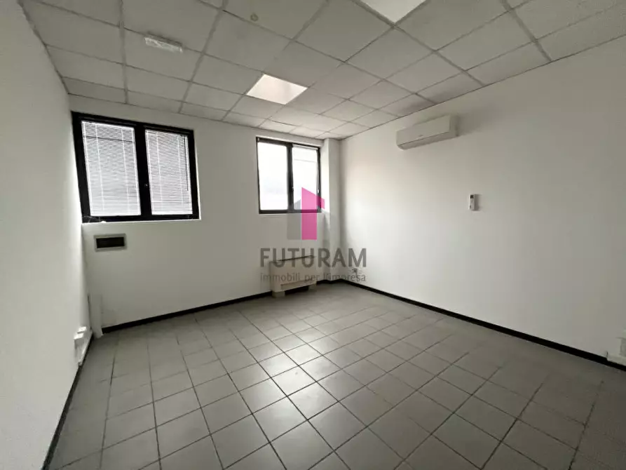 Immagine 11 di Ufficio in affitto  in statale del santo a Limena