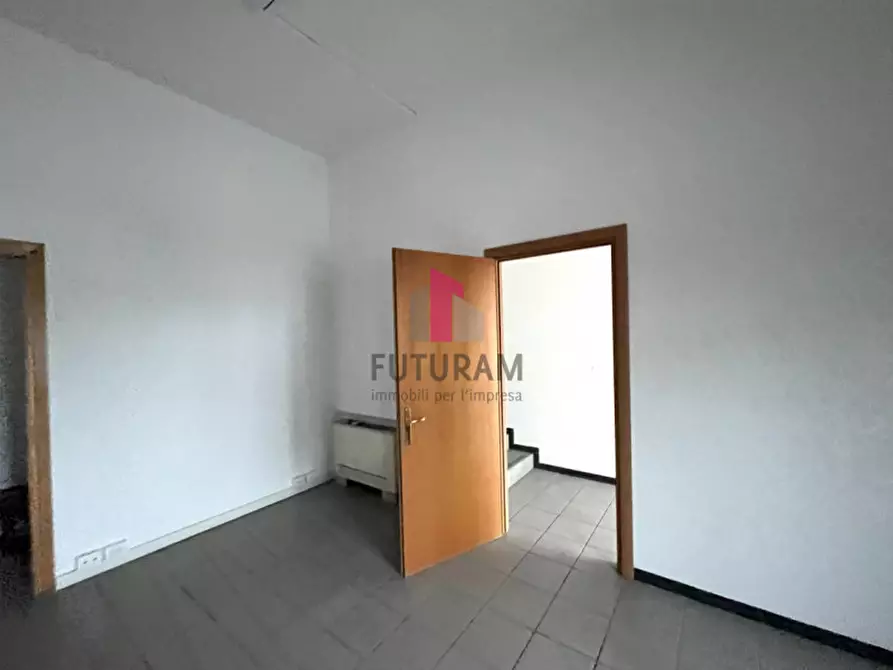 Immagine 16 di Ufficio in affitto  in statale del santo a Limena