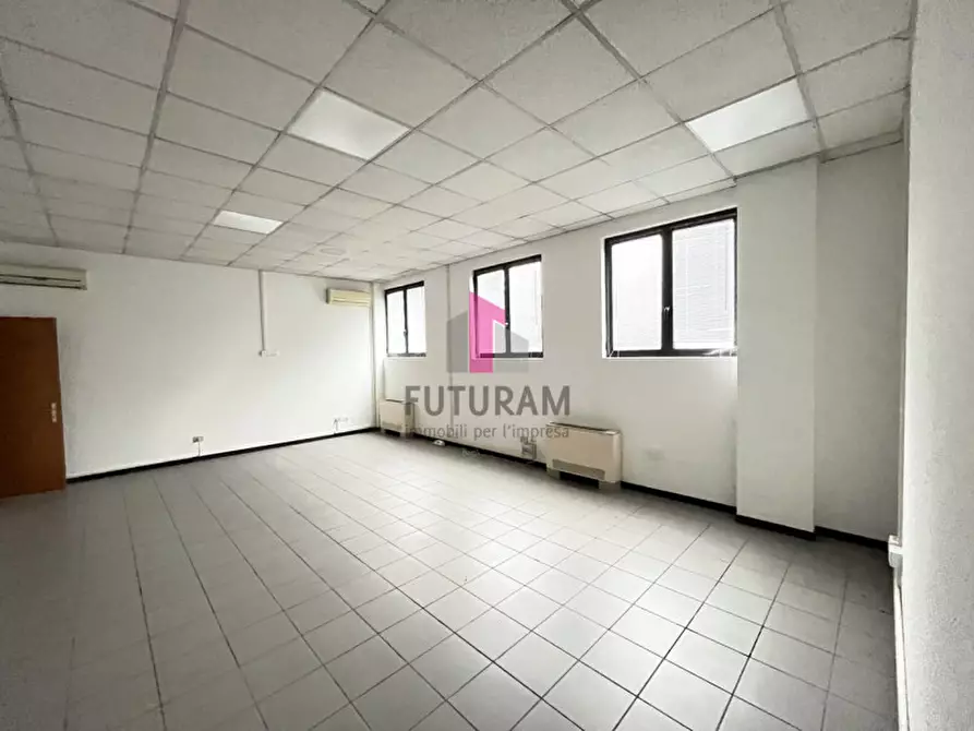 Immagine 25 di Ufficio in affitto  in statale del santo a Limena