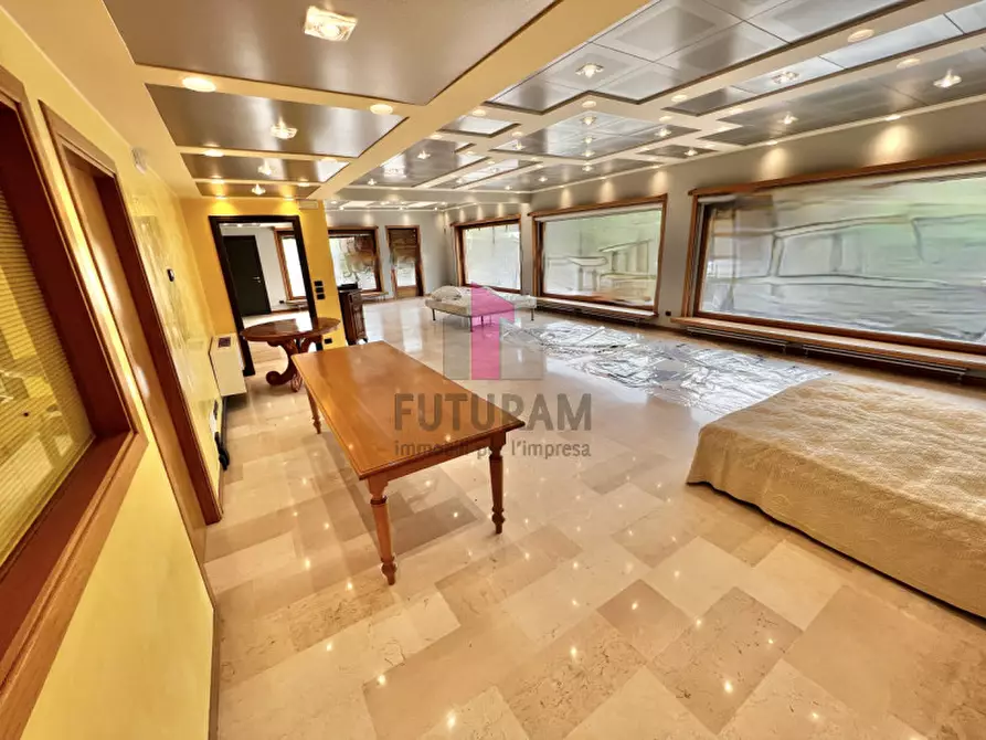 Immagine 9 di Negozio in affitto  in VIA NONIS a Marostica