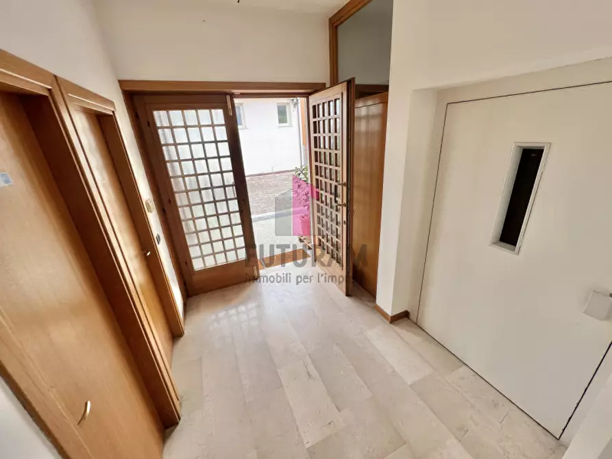 Immagine 14 di Negozio in affitto  in VIA NONIS a Marostica