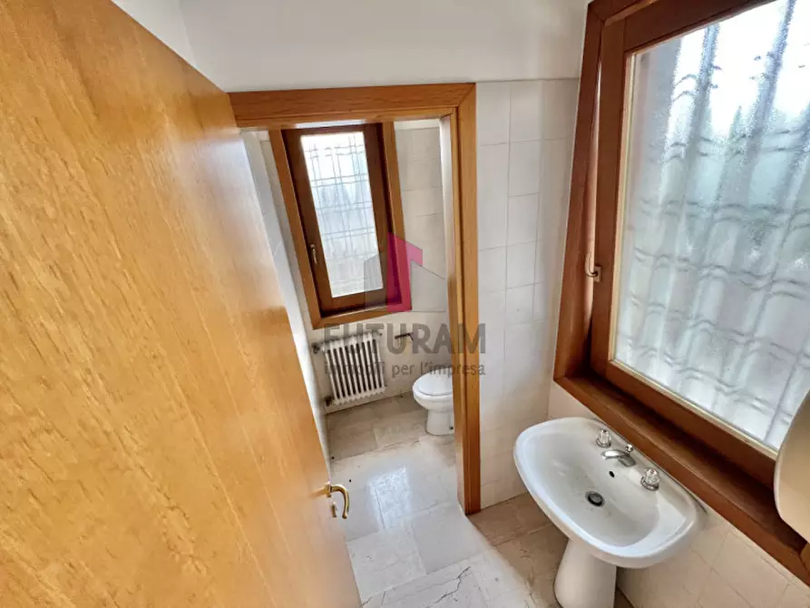 Immagine 17 di Negozio in affitto  in VIA NONIS a Marostica