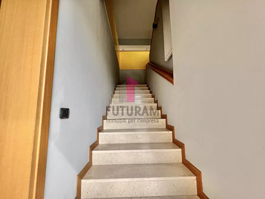 Immagine 19 di Negozio in affitto  in VIA NONIS a Marostica