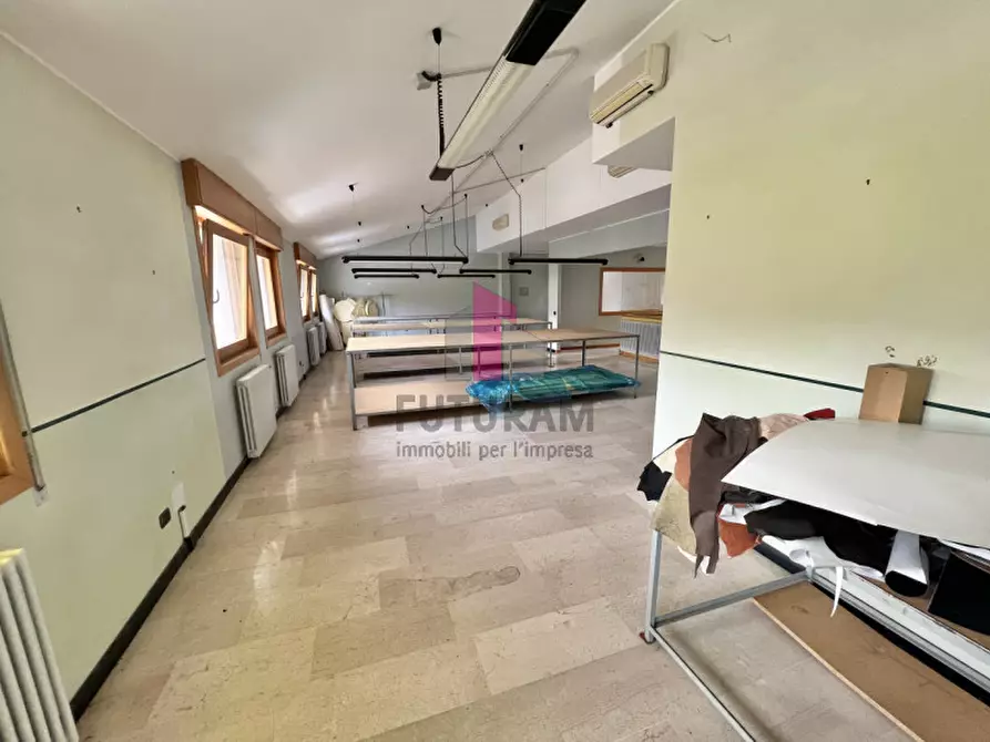 Immagine 27 di Negozio in affitto  in VIA NONIS a Marostica