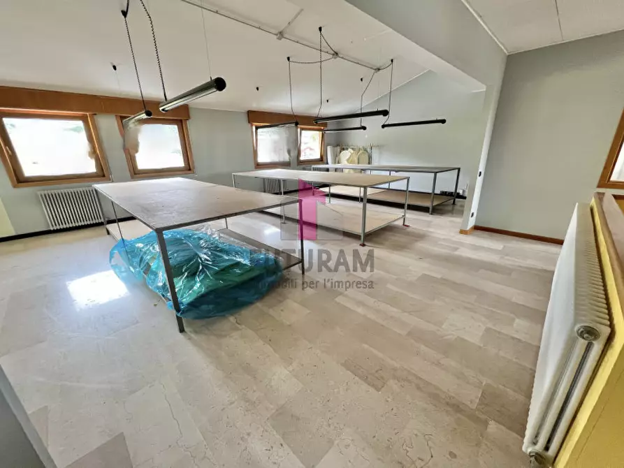 Immagine 28 di Negozio in affitto  in VIA NONIS a Marostica