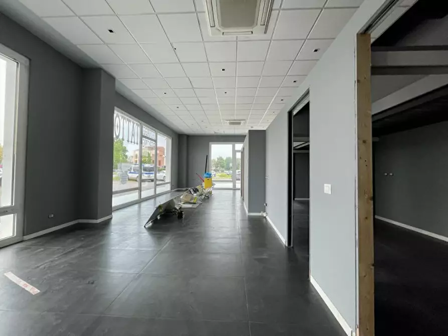 Immagine 2 di Negozio in affitto  in Via Limidi a Soliera