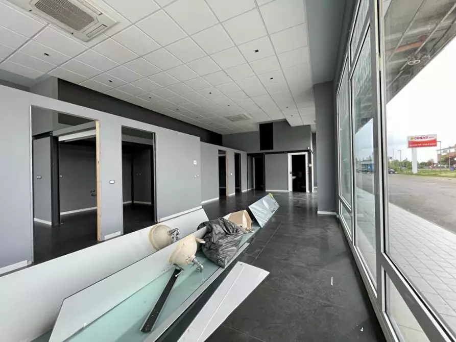 Immagine 3 di Negozio in affitto  in Via Limidi a Soliera