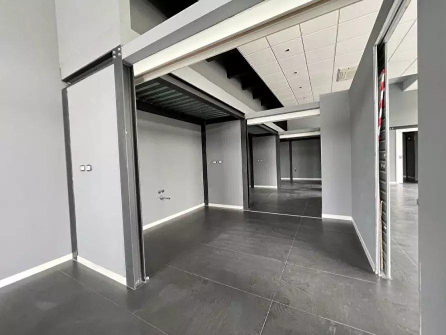 Immagine 4 di Negozio in affitto  in Via Limidi a Soliera