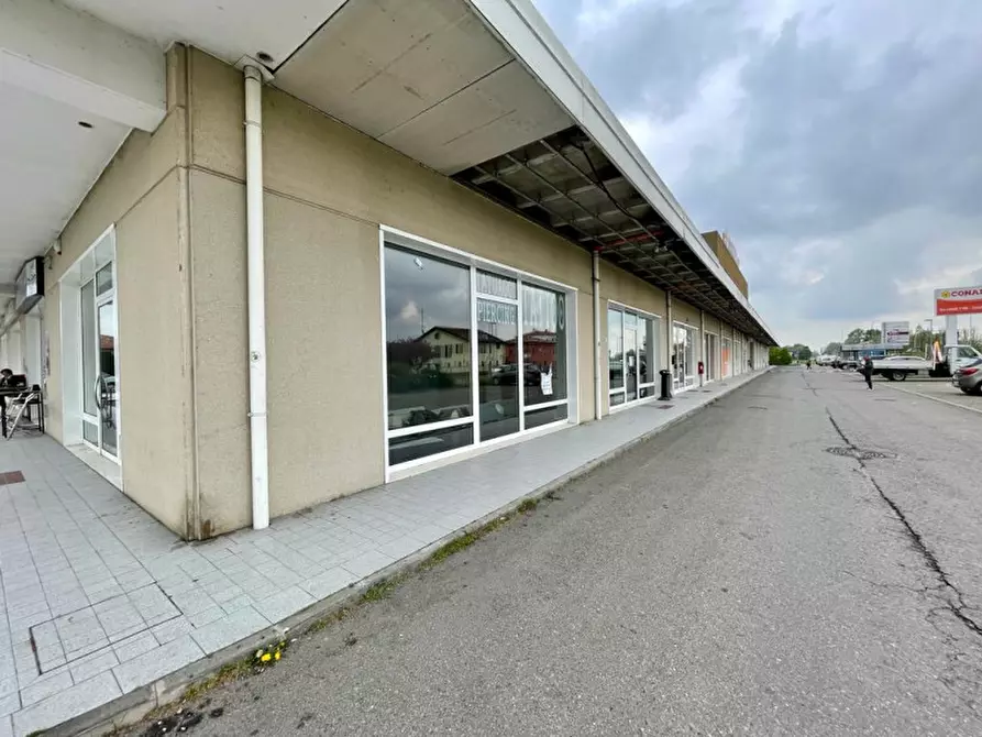 Immagine 6 di Negozio in affitto  in Via Limidi a Soliera