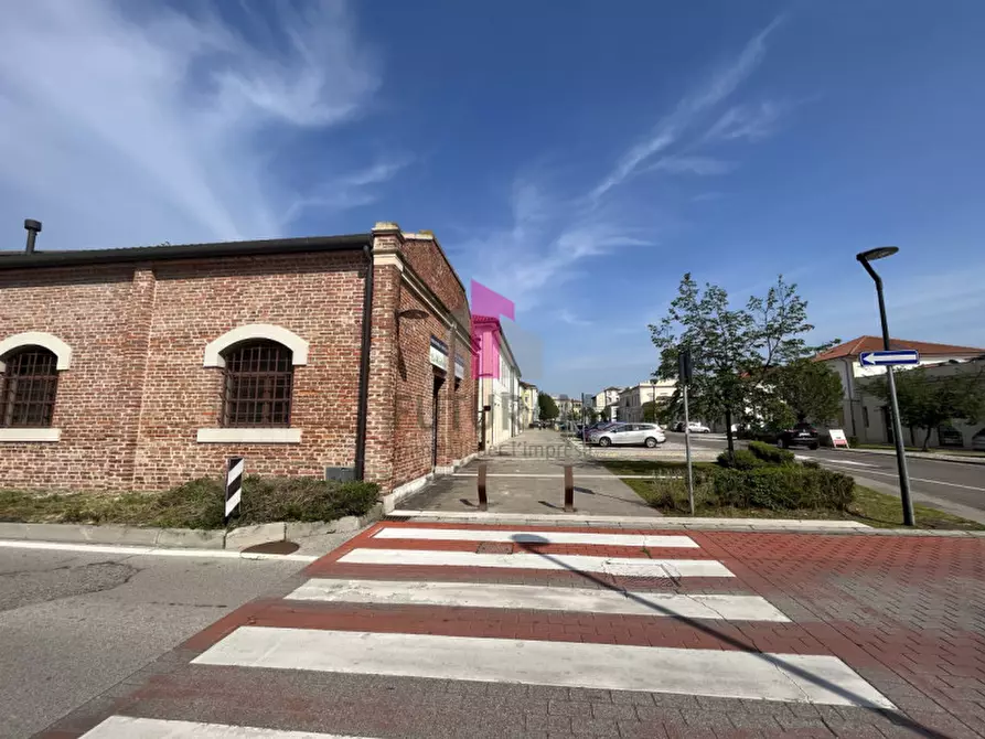 Immagine 4 di Negozio in vendita  in viale Camerini a Piazzola Sul Brenta