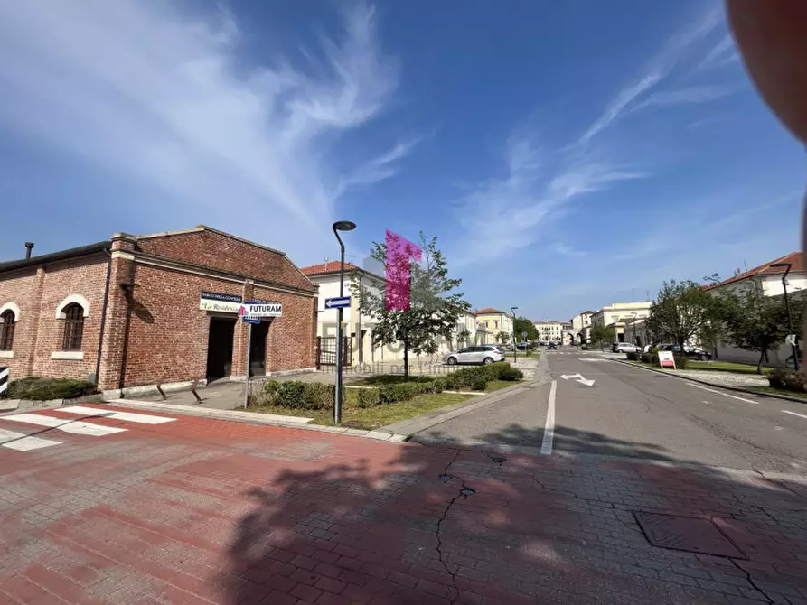 Immagine 6 di Negozio in vendita  in viale Camerini a Piazzola Sul Brenta